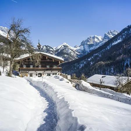 Berg'k'hof Kaisertal - Alpine Hideaway ロッジ エープス